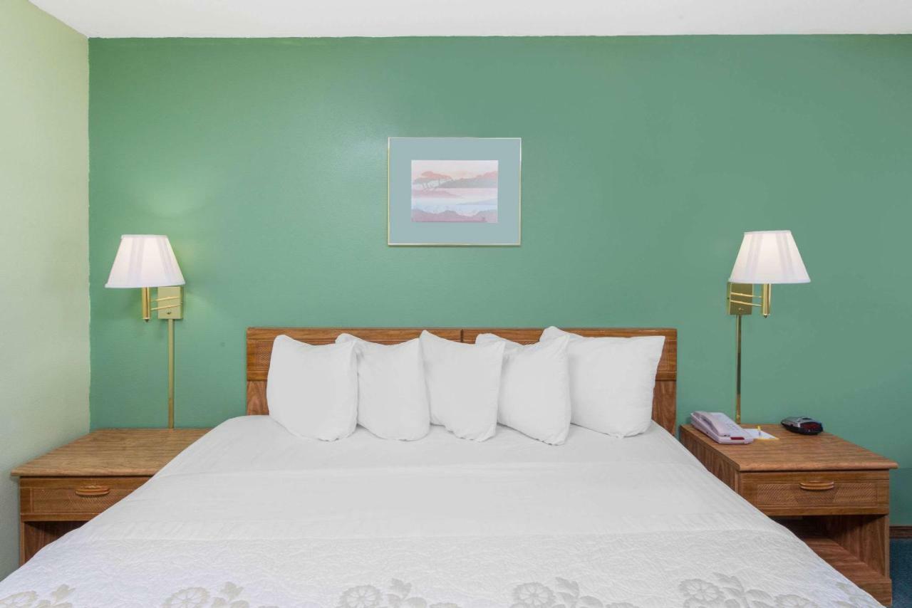 Days Inn By Wyndham Mountain Grove Экстерьер фото